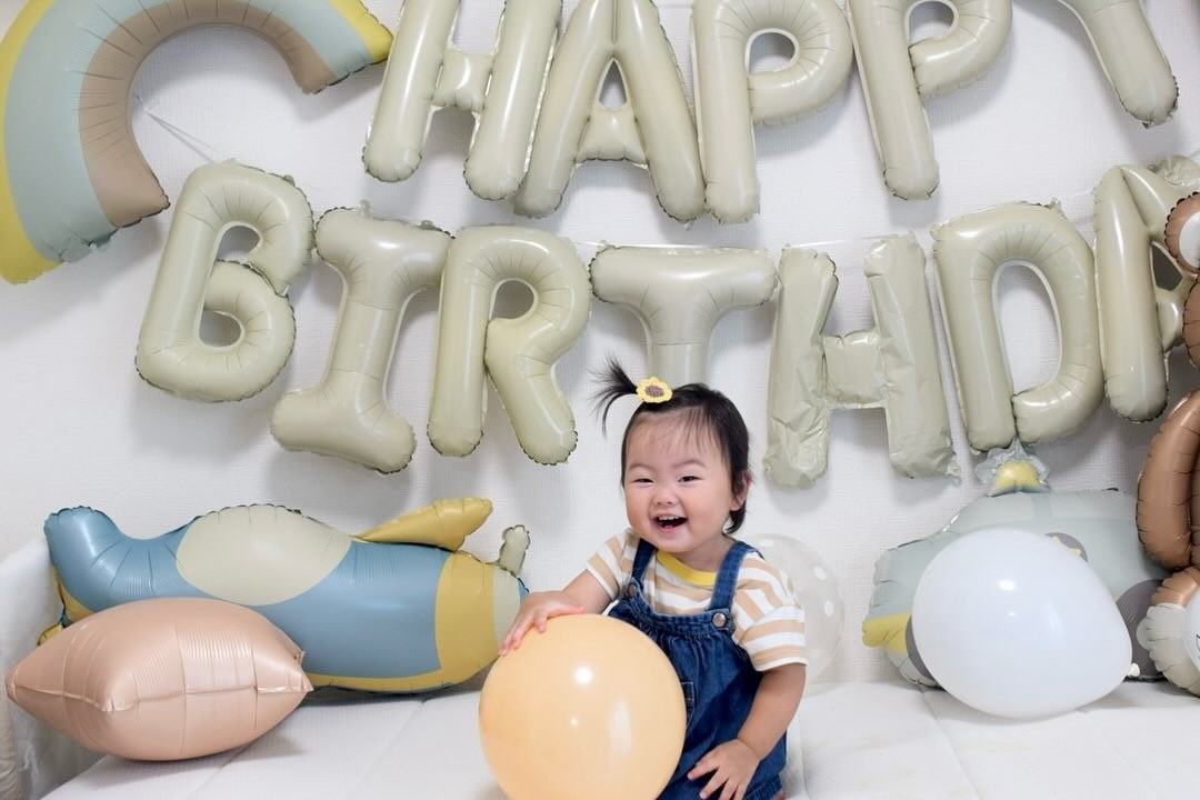 ハーフバースデーの写真を自宅で撮る|6か月はまだ座れない子が多いから、寝転び・うつ伏せ・抱っこの3つの姿勢で